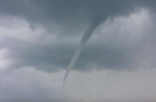 Вижте уникалните кадри на смерча, който премина над Розовата долина