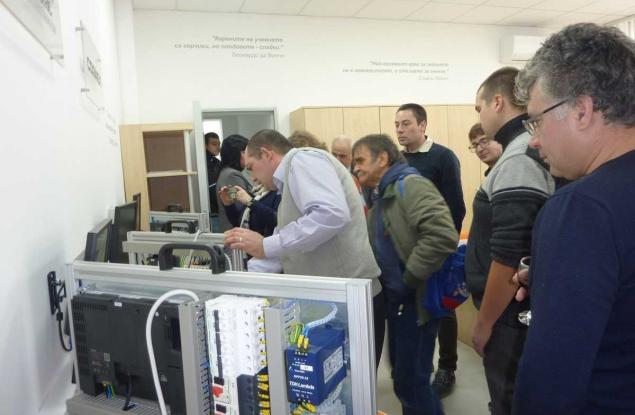 Една от най-модерните учебни лаборатории по роботика и автоматика в страната отвори врати в Техническия университет в София 