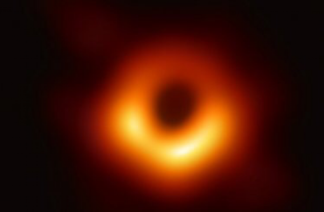 Това е първата снимка на хоризонта на събитията на черна дупка