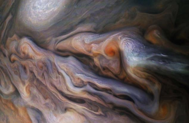 NASA засне „драконово око“ на Юпитер