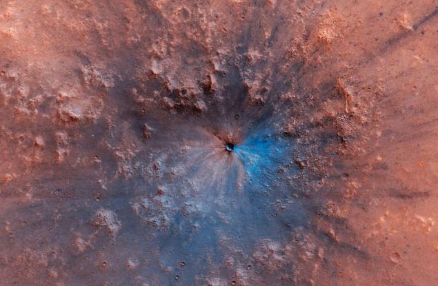 Откриха нов кратер на Марс. И шегите не закъсняха!