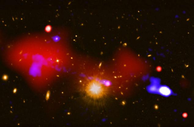 Свръхмасивна черна дупка е създала нови звезди?