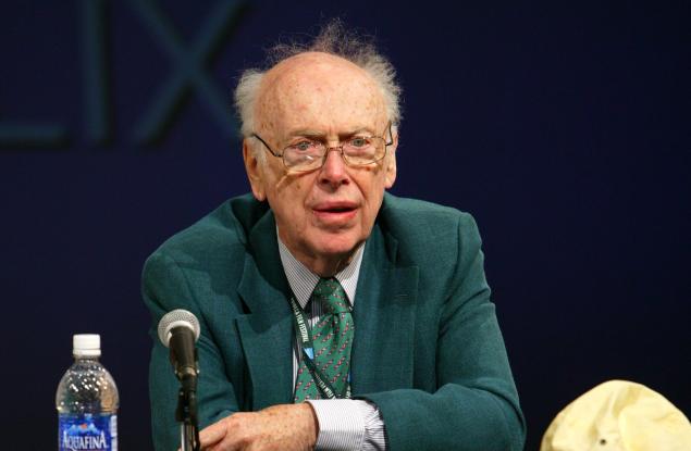 Отнеха титли на нобеловия лауреат Джеймс Уотсън заради расистки коментари