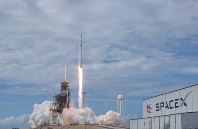 SpaceX изстреля успешно ракета Falcon 9