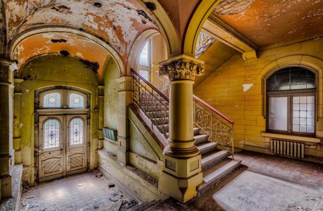 Фотограф разкрива красотата на призрачните градове