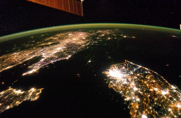 Шокиращият контраст между двете Кореи от Космоса