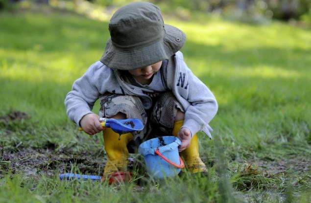 Оставете децата да играят в калта