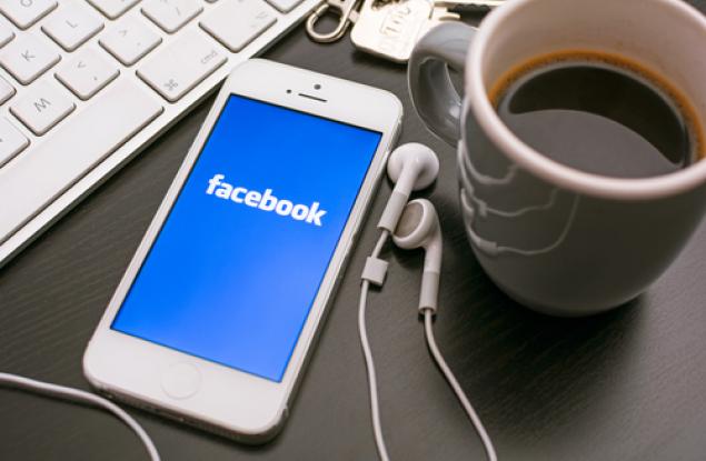 Науката обяснява защо се изкушаваме да проверяваме Facebook постоянно