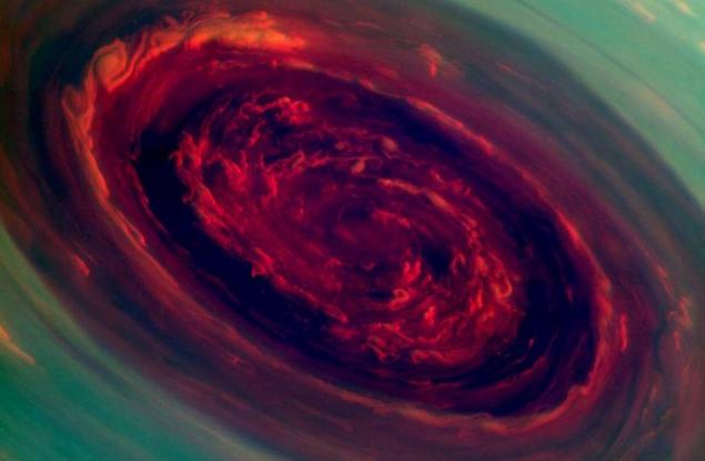 Вижте чудовищния ураган на Сатурн!