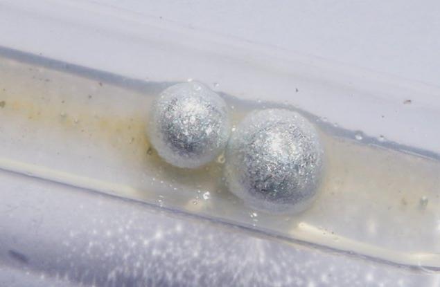 Ново състояние на материята може да е едновременно и течно, и твърдо