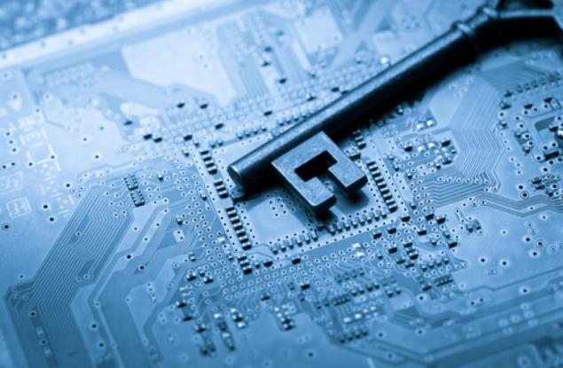 Защо е добра идея да покриете уеб камерата