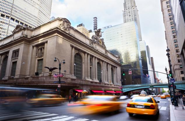 Това интригуващо паралелно видео показва приликите между ежедневия живот в Ню Йорк и Париж