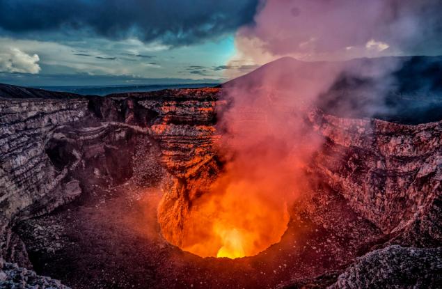 Турист падна в хавайски вулкан