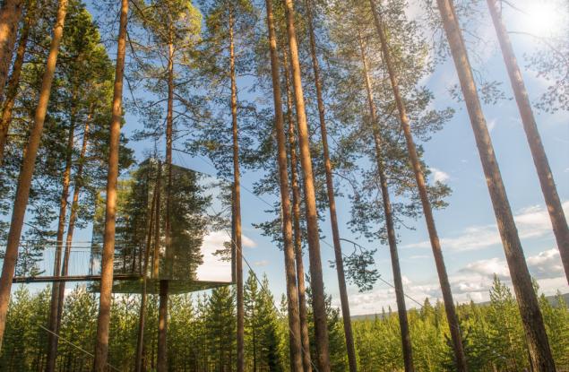 Добре дошли в огледалния хотел в Швеция
