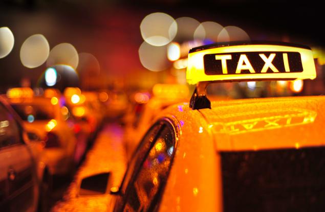 Пастор таксиджия приема изповеди в движение