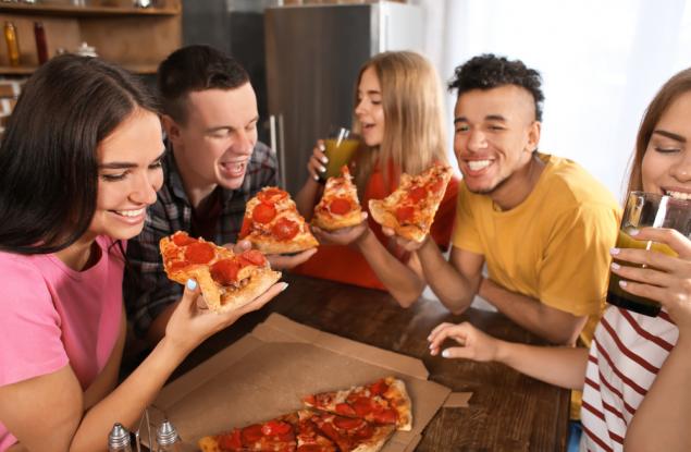Пицата късно вечер сближава хората, независимо от културните им различия