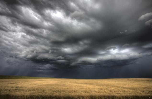Видео: вижте зашеметяващата динамика на тези буреносни облаци