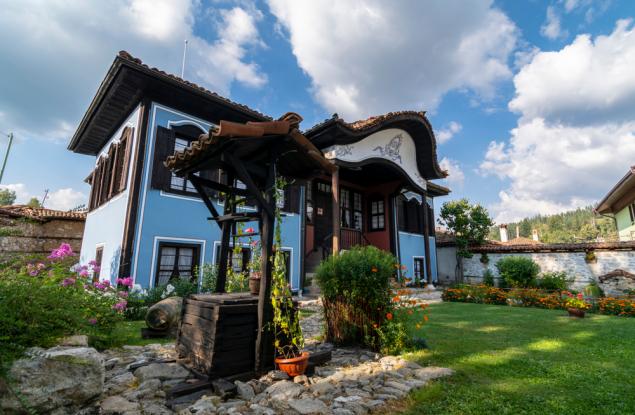 Къде да пътуваме за националния празник и 8 март