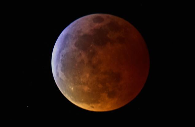 Вижте момента, в който метеор удря Луната по време на последното лунно затъмнение