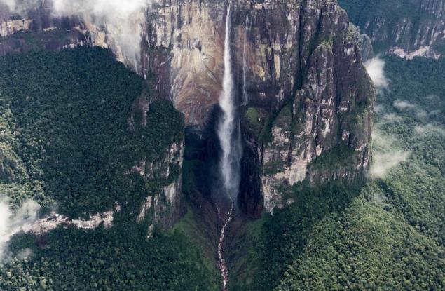 Историята на най-високия водопад в света, открит съвсем случайно