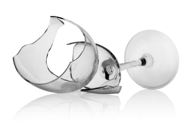 Може ли певец да счупи стъкло с гласа си?