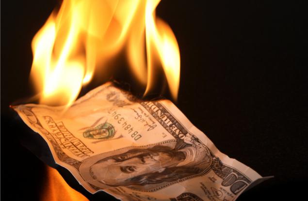 Наркобарон запалил 2 милиона долара, за да спаси дъщеря си от студа