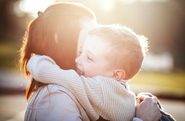 Един красив експеримент: Деца трябва да открият майките си, без да гледат