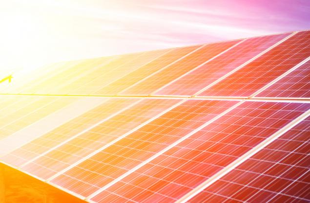 Нов материал може да превърне светлината, топлината и движението в електричество 