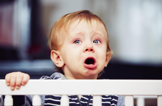 Какво да (не) правим, ако детето плаче силно