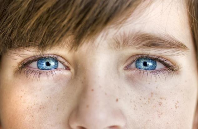Импланти на ирис променят завинаги цвета на очите