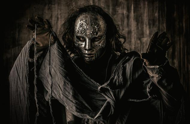 Кой е бил мистериозният човек зад желязната маска?