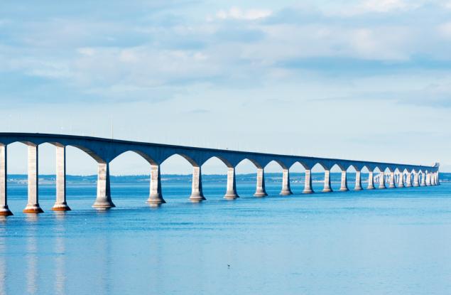 19 ноември 1996 г. – Построен е най-дългият мост над ледовити води