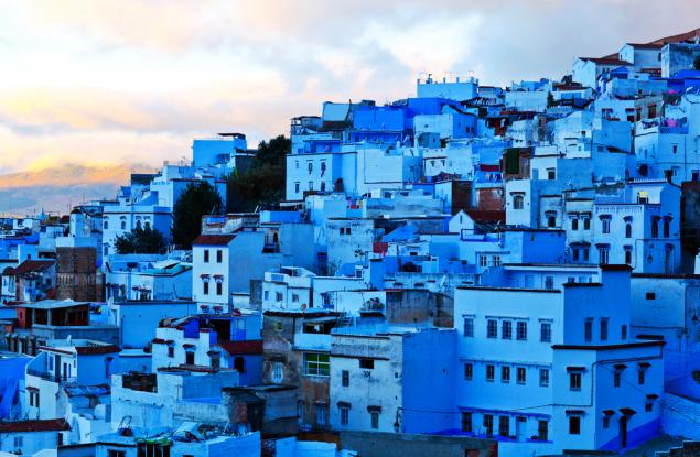 Сякаш небето е изкъпало в синевата си този стар град в Мароко