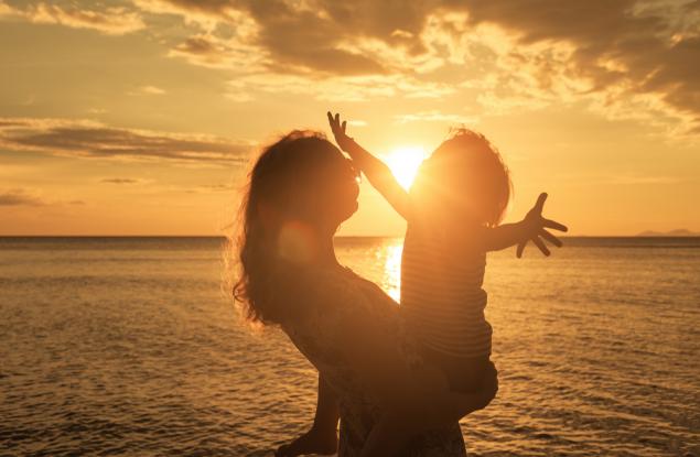 18 стоплящи сърцето снимки на майки и техните синове