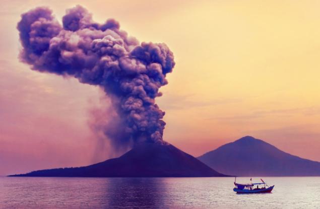 26 август 1883 г. - Вулканът Кракатау изригва