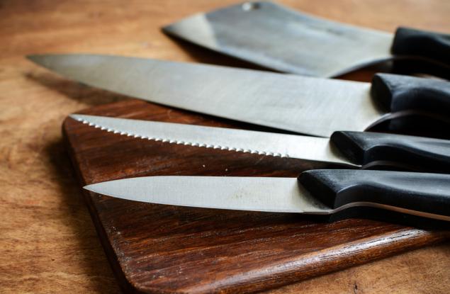 Мъж гълта 40 ножа