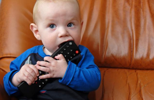 Телевизията пречи на езиковото развитие на бебетата 