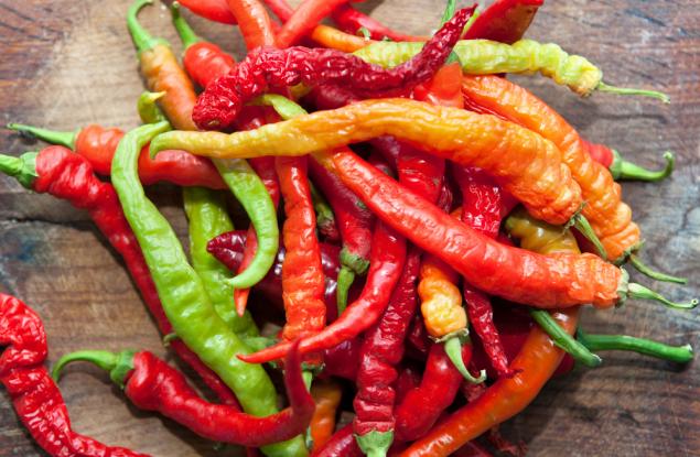 Защо някои сортове чушки са люти