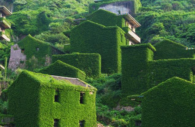 Едно изоставено селище в Китай, погълнато от природата