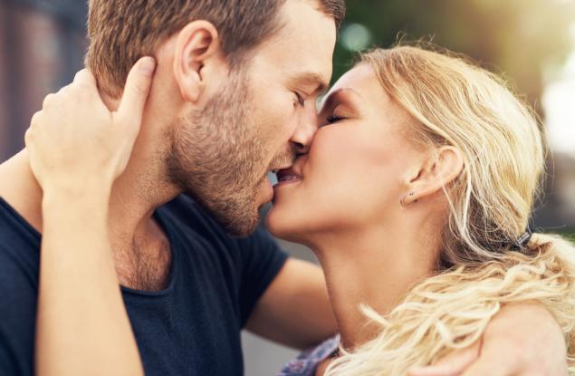 Науката се произнесе: жени, които се целуват често, горят повече калории