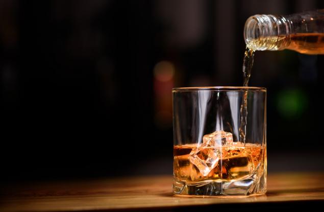 Станете истински уиски-сноб, като добавяте капки вода към питието си