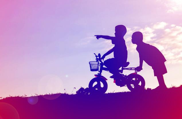 “Слънчеви” момчета в Пакистан се парализират след залез слънце