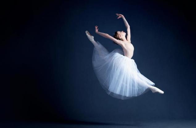 Заради дъщеря си баща отиде на урок по балет