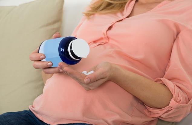 Всички млади жени, които искат един ден да забременеят, е добре да взимат ежедневно фолиева киселина