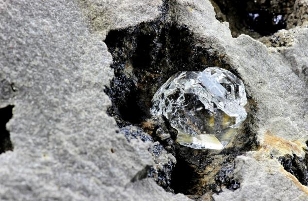 Пастор откри 706-каратов диамант в Сиера Леоне