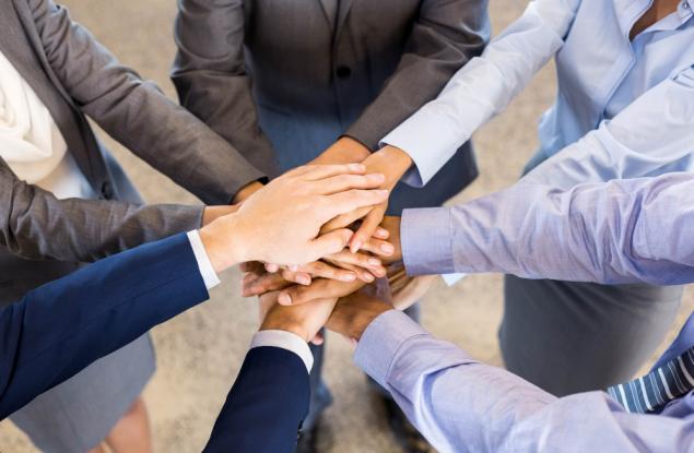 Какво кара мозъка да чувства доверие?