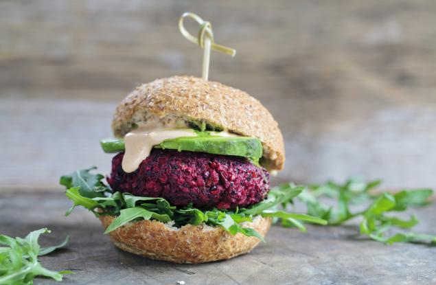 Кой живее по-дълго? Месоядците или вегетарианците?