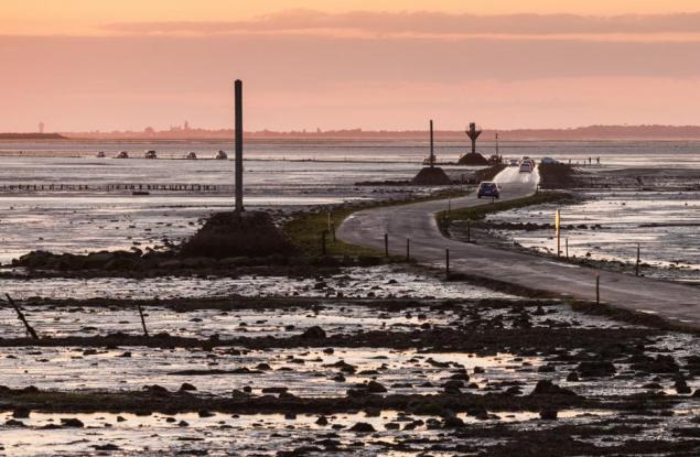 Този път попада под вода два пъти дневно