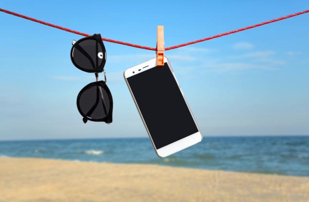Как да спасим телефона си при намокряне с вода