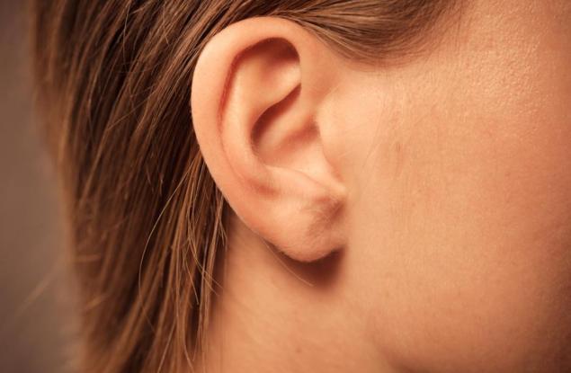 Когато мозъкът ви е претоварен чувате по-добре с дясното си ухо